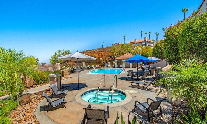 Miramar Ranch North Condominio | Walking distance to the lake dog friendly🐶