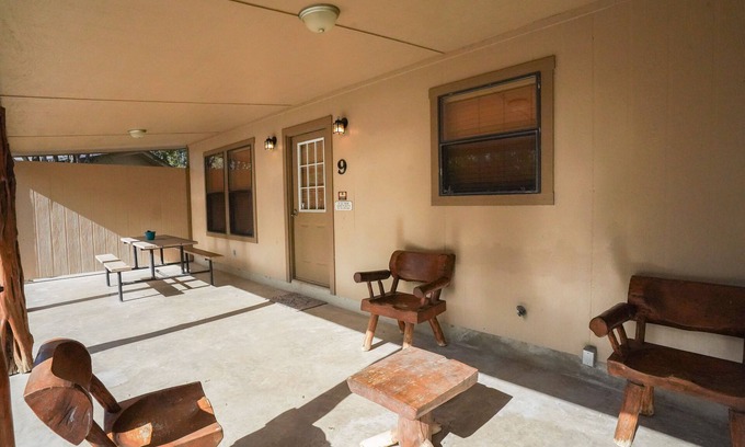 Sabinal Cabina | Walking distance to the Frio River, access to shared pool
