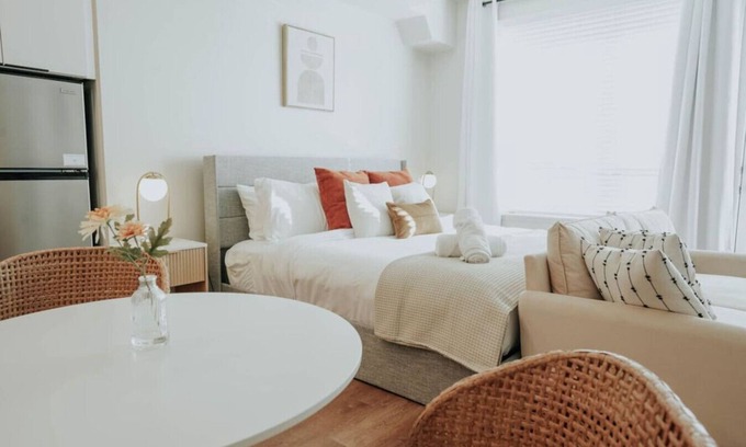Downtown Salt Lake City Apartamento | Walking distance to downtown City View Pool Many restaurants nearby and close to ski resorts