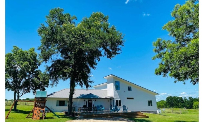 Austin County Casa | Walking Star Farm - mins to Brenham and Round Top