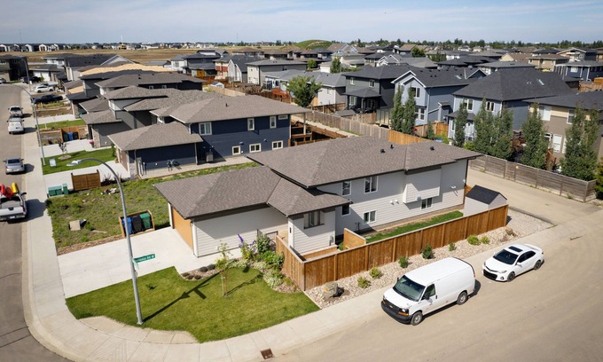 Lethbridge Casa | Walkout full separate 2BR 1Bath 3 queen beds suite. Separate entrance. Laundry.