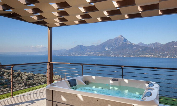 Torri del Benaco Apartamento | Wally’s Terrace Apartment With Pool