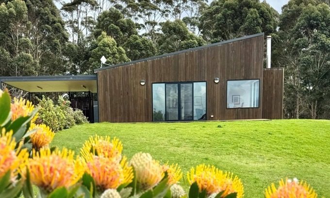 Shadforth Casa | Walnut Grove: Modern comfort with expansive views