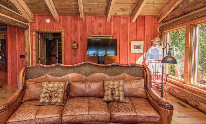 Pearisburg Cabina | Walnut Hill Lodge