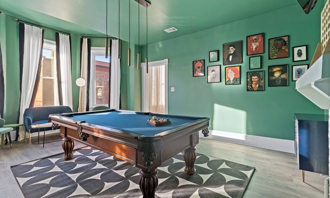 Cincinnati Casa | Walnut Hills Mansion-sleeps14! TVs in every room!