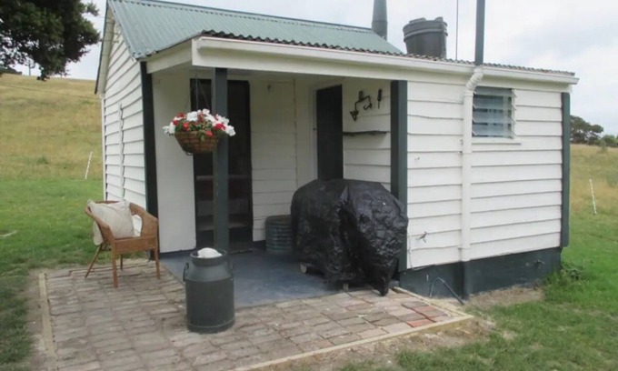 Gladstone Casa | Walnut Whare