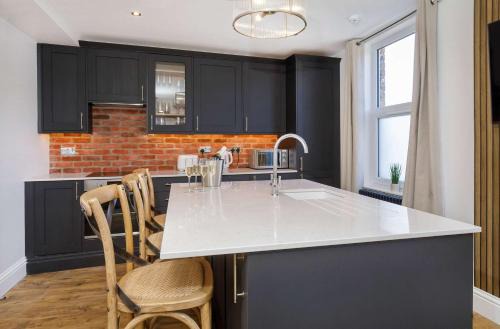 York Casa | Walpole House - Hot Tub, Games Room, Sleeps 12