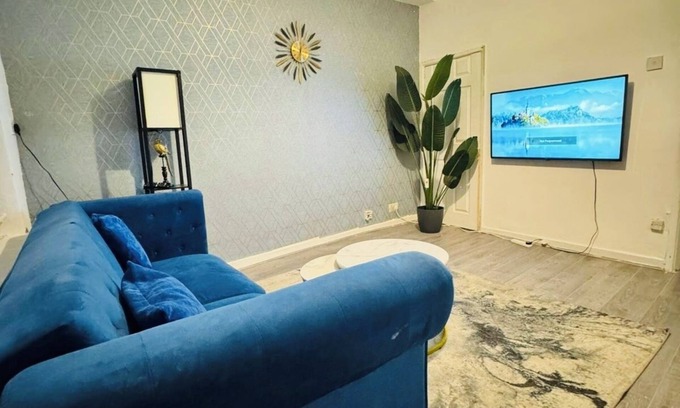 Walsall Casa | Walsall Comfort Home – 3-Bedroom Retreat Sleeps 6