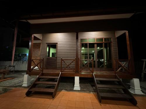 Kampung Sura Masjid Hotel | Wan's Beach RoomStay