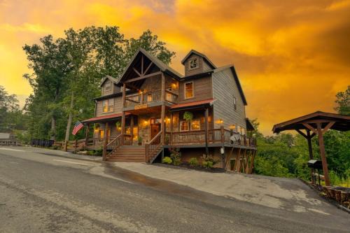 Sevierville Casa | Wanderer by AvantStay Sleeps 34 A Custom Smokies Cabin