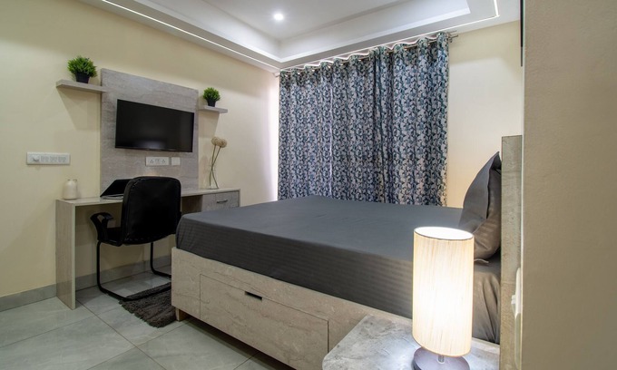 Gurugram Apartamento | Wandr Serpens - Sector 51, Near Artemis hospital, Unitech Cyber Park