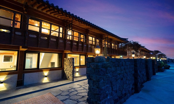 Gyeongju Casa | wangkyeong hanoak poolvilla