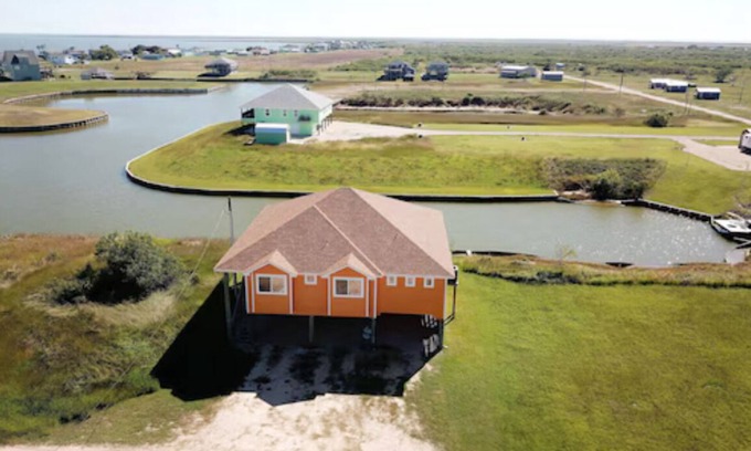 Port Alto Casa | Want to Get Away? Come "Seas the Bay!" in beautiful and tranquil Port Alto.