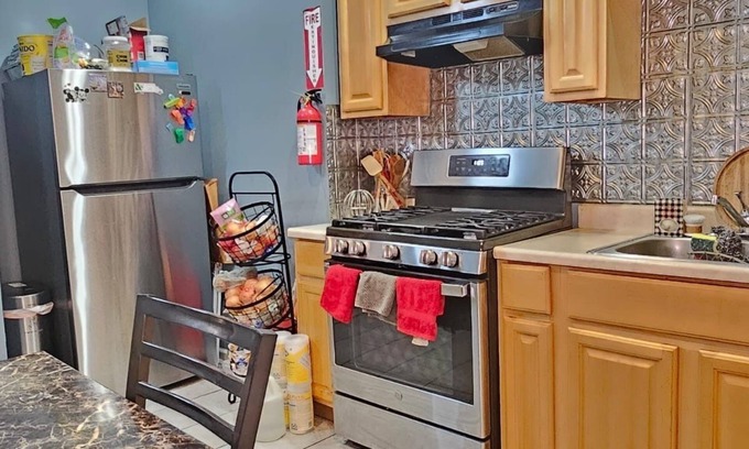 Irvington Casa | Warm and cozy Bedroom near EWR and NYC …SHARED SPAC…