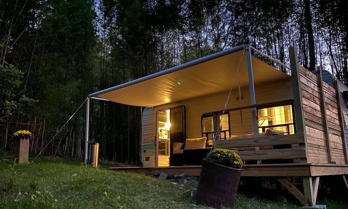 Asheville Casa | Warm and Cozy, Vintage, Camper 8 Minutes from the heart of Asheville