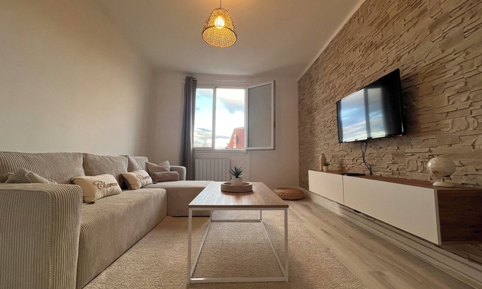 Villefranche-sur-Saone Apartamento | Warm and bright accommodation