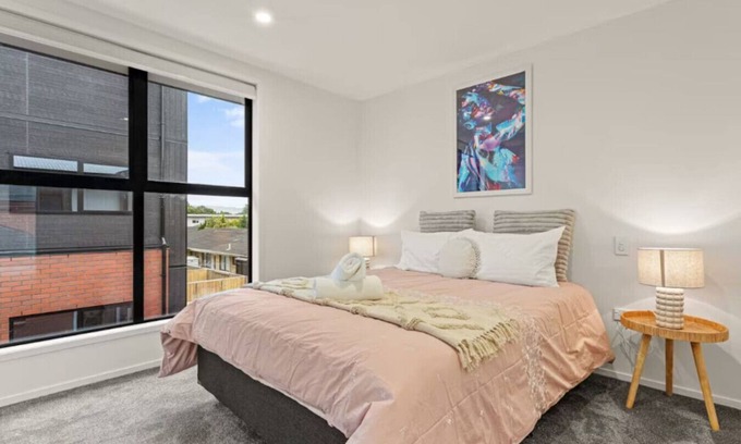 Henderson Casa | Warm and Inviting 2 Bedroom Home