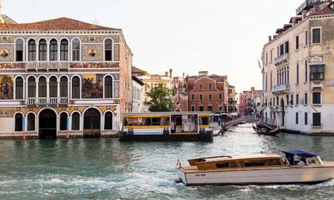 San Marco Apartamento | Warm and Inviting Canal-Side Retreat in San Marco, Venice