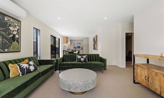 Lowburn Casa | Warm and stylish new home close to river, lake, restaurants and golf course.