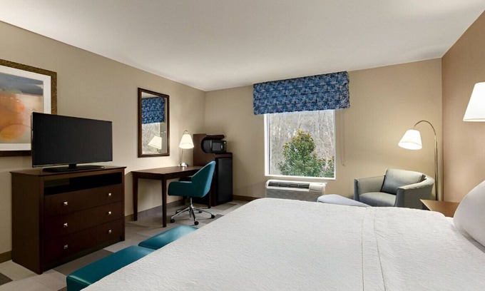 East Point Casa | Warm & Bright King Room! Best Place to Relax!