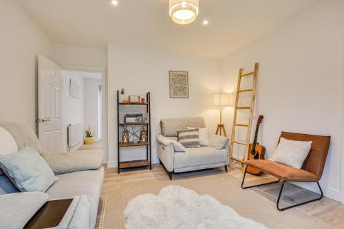 Little Hulton Casa | Warm & Cosy, Pet-friendly Home