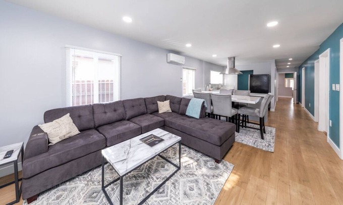 Los Angeles Casa | Warm & Cozy Newly Renovated & Furnished 5-Bedroom/3-Bathroom Home