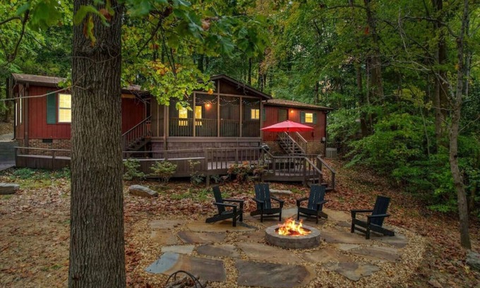 Mayhew Cabina | Warm Days & Cool Knights - Lake Norman
