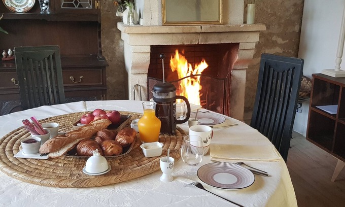 Nalliers Casa | Warm, family home
