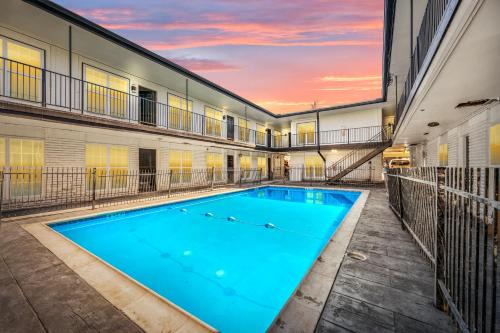 Houston Heights Apartamento | Warm Heights 2BR with Pool & Free Parking