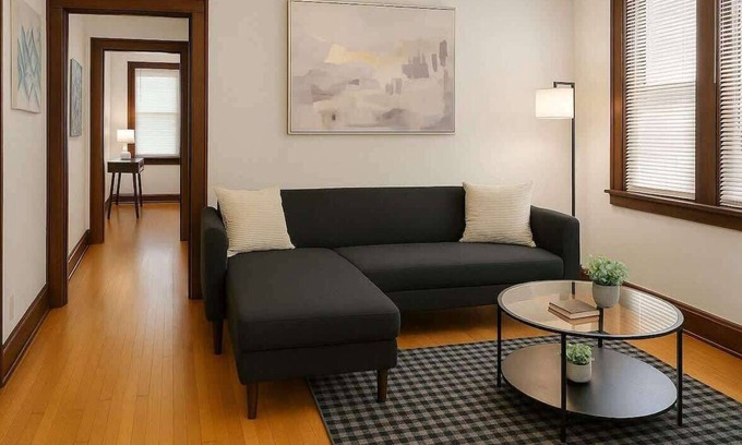 Hermosa Apartamento | Warm & Inviting 2BR Apt