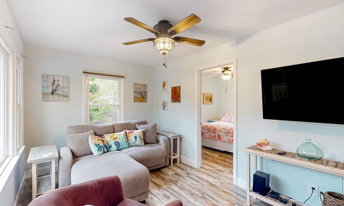 Sneads Ferry Casa | Warm & inviting home with a washer/dryer, gas grill, central AC - near the ocean