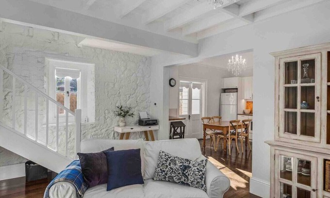 Hobart Central Business District Casa | Warm, Inviting & Luxurious The Barn