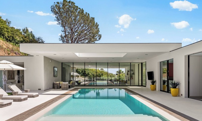 Trousdale Estates Villa | Warm Modern Masterpiece prime Trousdale Estates with beautiful city views.