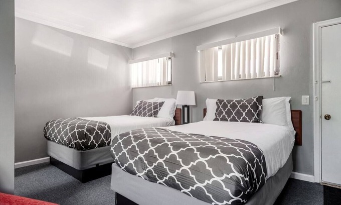 Riverview Apartamento | Warm Private Room in Detroit for Up to 4 w/ Wifi