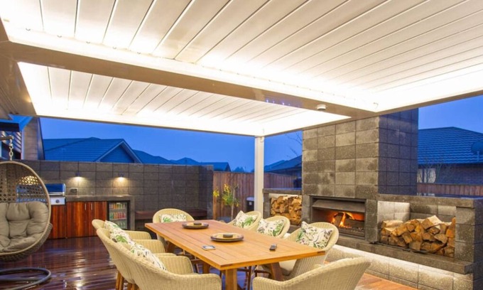 Prebbleton Casa | Warm Winter Stay - Sleeps 10 | Spa| Games Room
