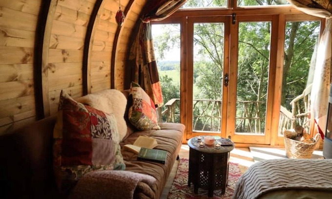 Uckington Cabina | Warwickshire Woodland Glamping Cabin - Oak