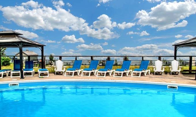 Wasaga Beach Casa | Wasaga Beach/ Blue Mountain Ski Hills/ Christmas village/ Lake Front/