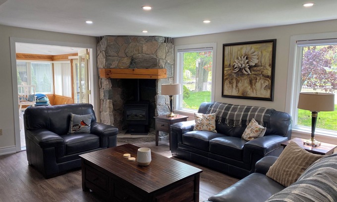 Wasaga Beach Casa | Wasaga Beach Water Front Country Styled Home Near Blue Mountain - Four Bedroom