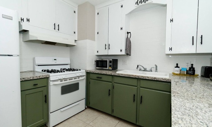 Broadmoor Casa | Washing Stay-Entire 4 Bedroom and 2 Baths!