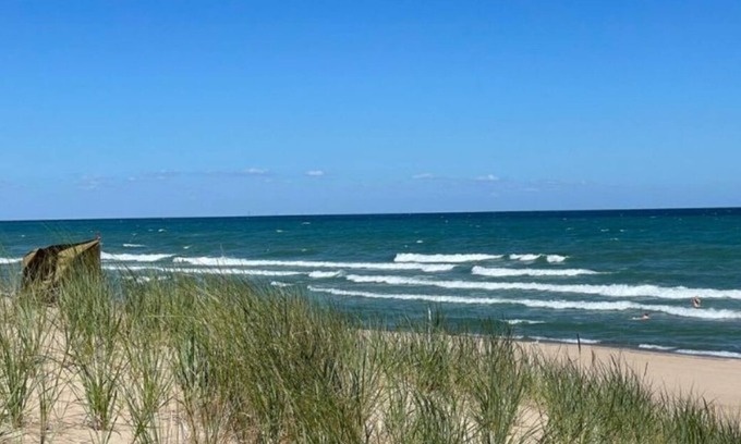 Michigan City Apartamento | Washington House Suite 2- King Bed, HotTub, Fire Pit
