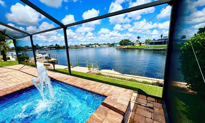 Caloosahatchee Casa | Watch the Boats go by on your Spectacular Wide Open Gulf Access View
