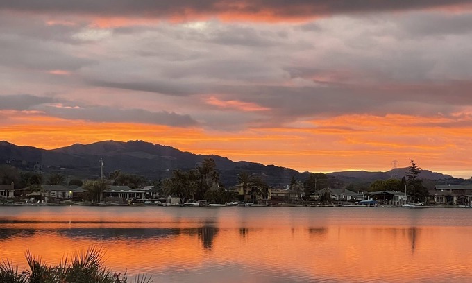 Novato Casa | WATCH THE SETTING SUN & THE MARIN MOUNTAINS OR KAYAK THE LAGOON from the dock