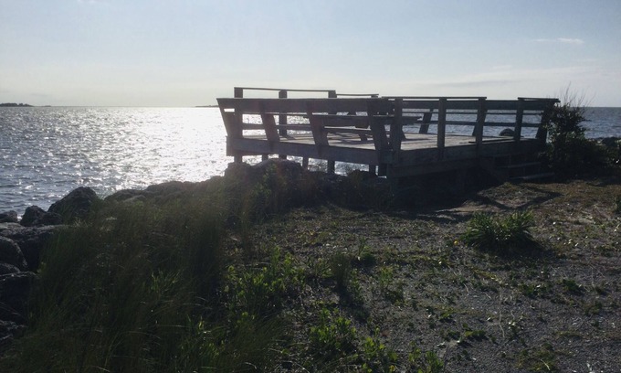 Cedar Island Casa | Watch the sun rise from this waterfront home.