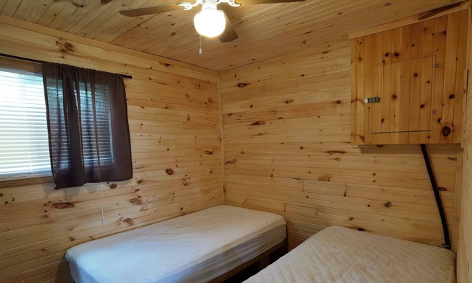 Lavigne Cabaña | Water front cottages on lake Nippising