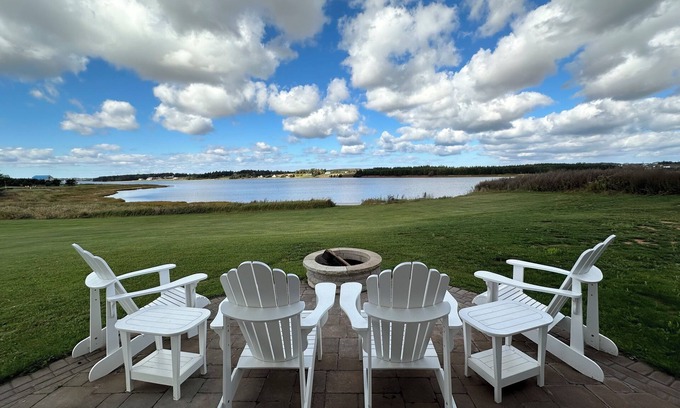 Clinton Casa | Water Front Cottage On The Sou'West River, Close To Amazing Beaches and Golfing