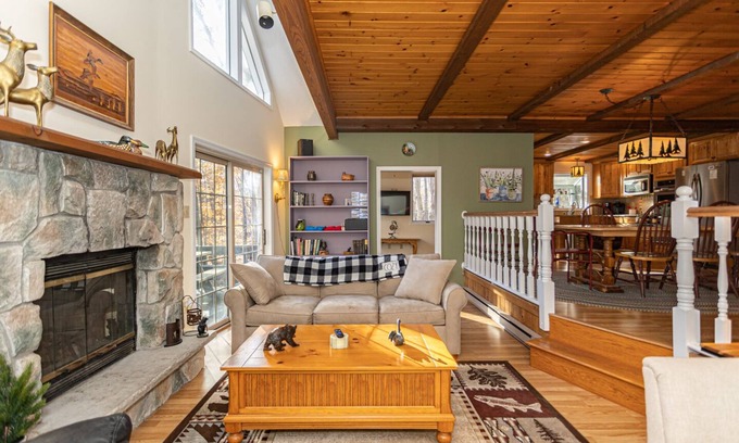 Pocono Lake Cabina | Water Front Lodge Hot Tube Fire pit