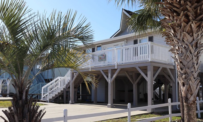 North Myrtle Beach Casa | FRENTE AL AGUA, PISCINA PRIVADA, MASCOTAS, WIFI, PARAÍSO EXTERIOR!