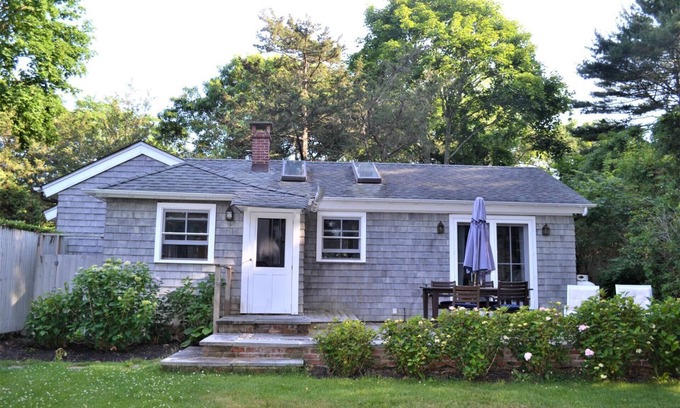 Water Mill Cabaña | Water Mill, charming country cottage