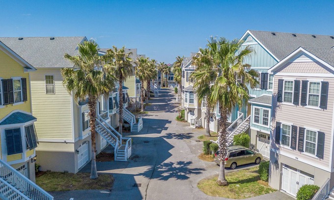 Waters Edge Casa | Water's Edge 101 - 3BR/3BA Updated Townhome - Pool - Fishing Dock