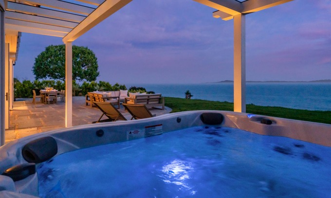 The Mesa Casa | Water's Edge - Modern Cliffside Luxury in Santa Barbara